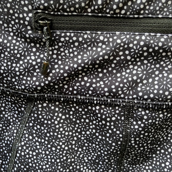 Lululemon Leggings with pockets - Picture 3 of 6